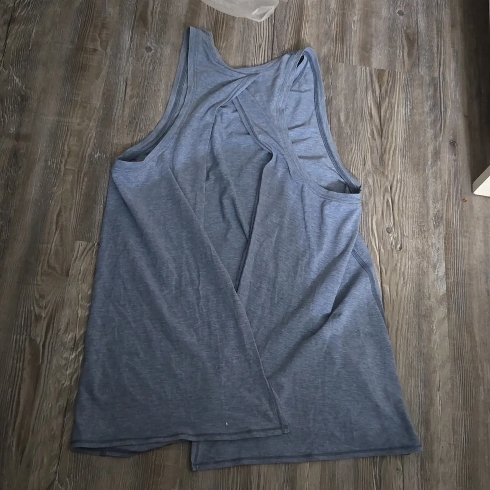 Lululemon - Picture 2 of 3